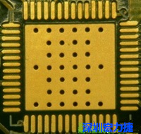 這是最不好的通孔設計，貫穿通孔直接擺放于QFN的接地散熱墊上，制造上無法確保其錫量，也就無法確保焊接良好。