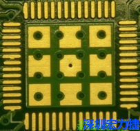 這個通孔的設計勉強可以接受，只剩下正中間一個通孔沒有塞孔，而且孔徑也變小了。