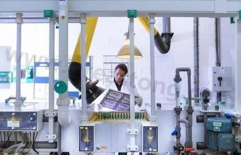 理想狀態下自動化生產線大約能節省傳統企業50%的人力成本，良率可提升至98%。