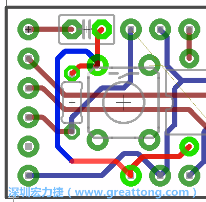 為了要創造一個電路通道，首先要先點擊重置開關的連結點進行布線，在電路板的背面繪制線路直到其它線路前的乾淨區域。