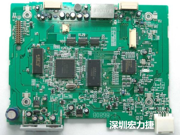 大面積PCB若電子元器件數量多、重量較重，板材強度不夠時容易產生PCB中央部凹陷問題。