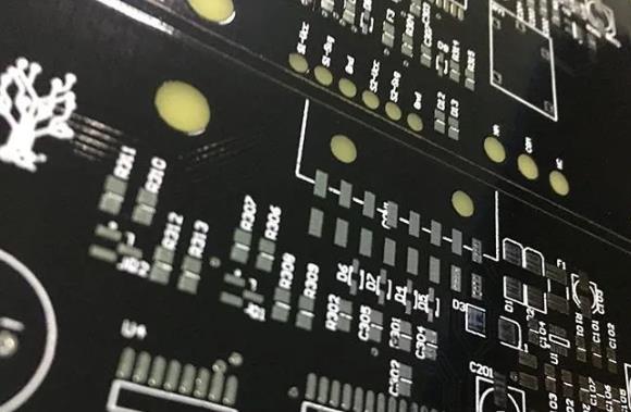 如何確定PCB的基板材料？
